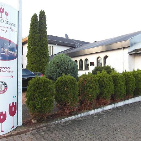 Castello Bianco Hotel Wadern Buitenkant foto