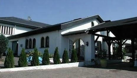 Castello Bianco Hotel Wadern Buitenkant foto